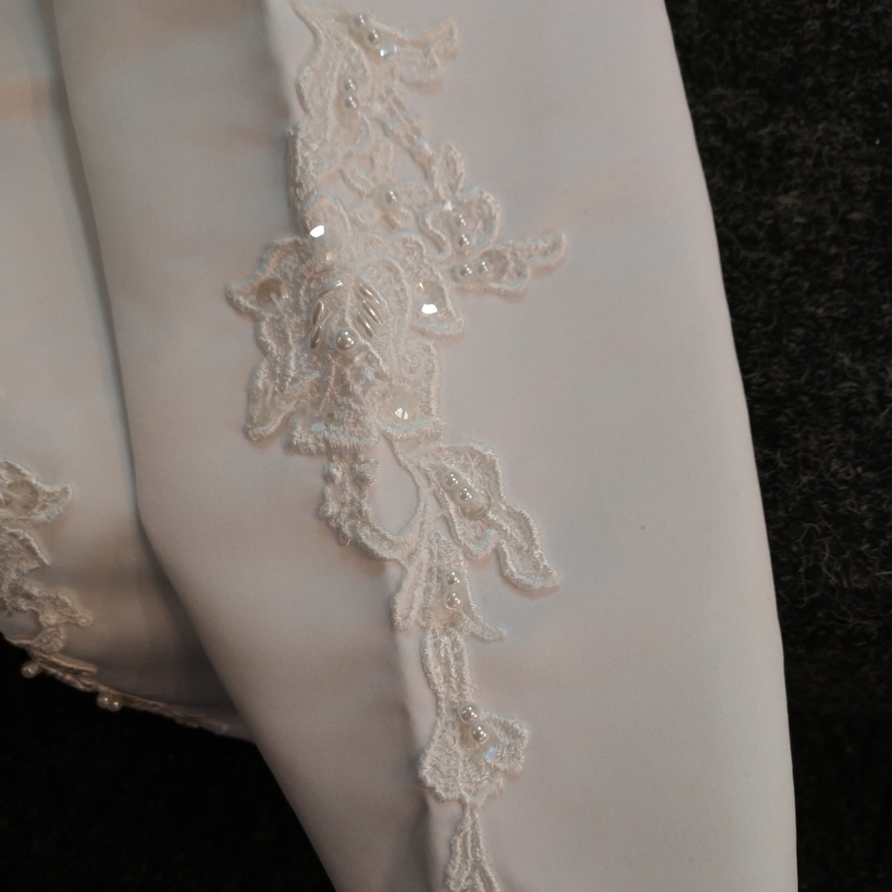 Satin sleeves with appliques - Picture 3 of 4